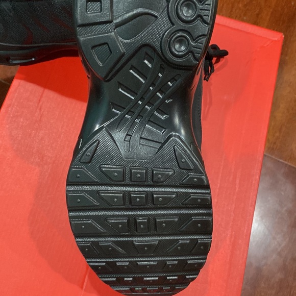 Mens sneakers NWOT. Size 11 Black - Picture 4 of 6